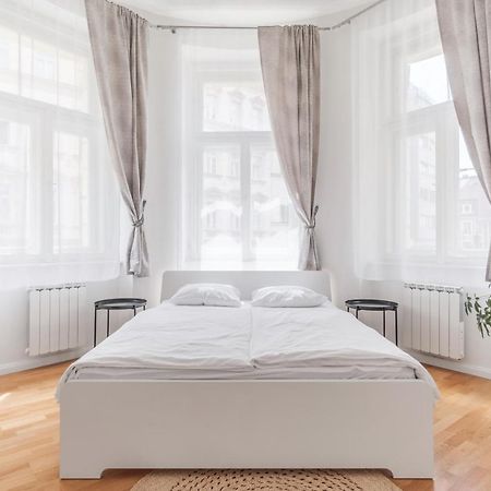 Luminous Apartment For 2 Near Wenceslas Square By Prague Days Екстер'єр фото