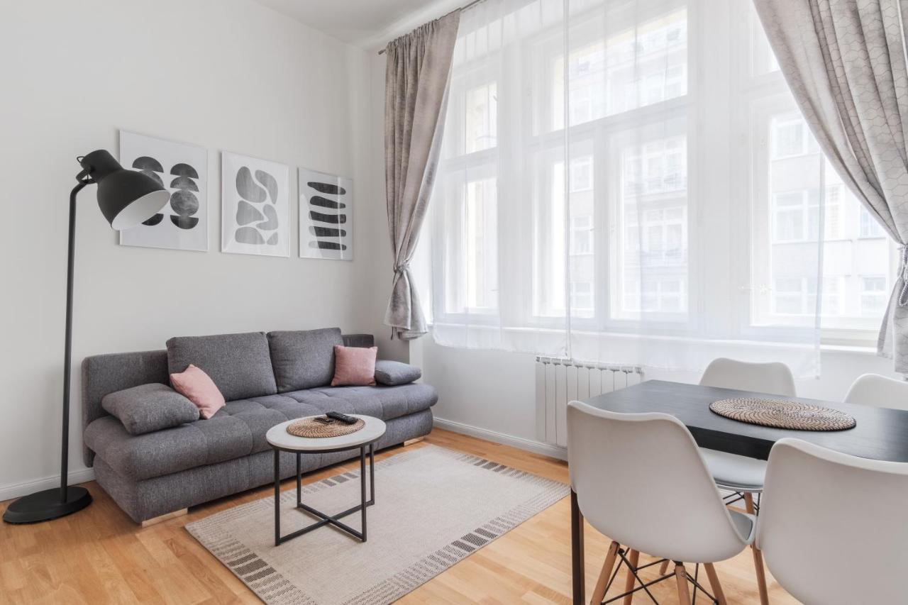 Luminous Apartment For 2 Near Wenceslas Square By Prague Days Екстер'єр фото