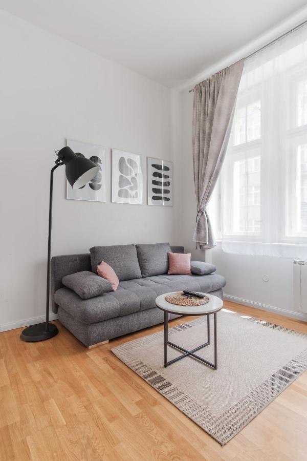 Luminous Apartment For 2 Near Wenceslas Square By Prague Days Екстер'єр фото