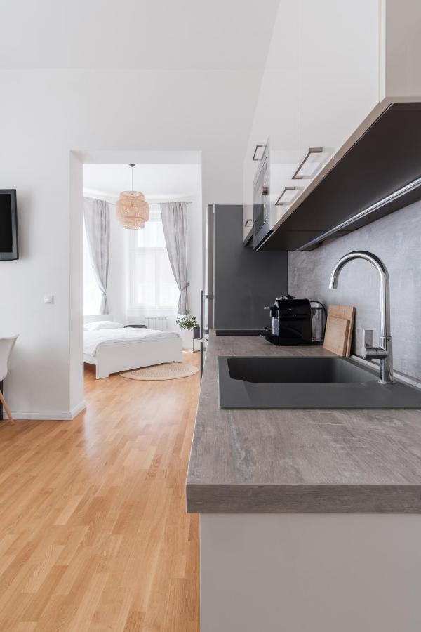 Luminous Apartment For 2 Near Wenceslas Square By Prague Days Екстер'єр фото