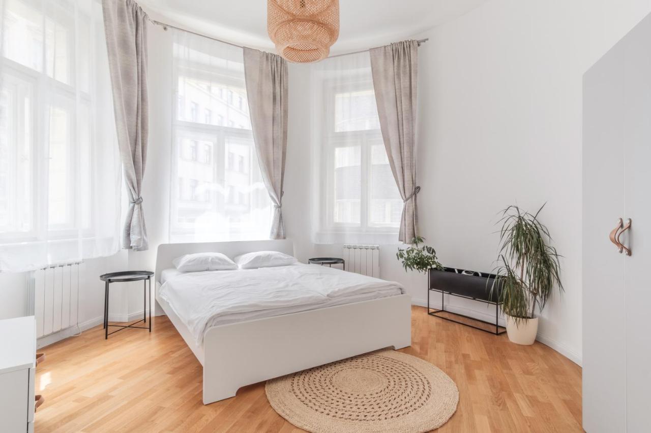 Luminous Apartment For 2 Near Wenceslas Square By Prague Days Екстер'єр фото