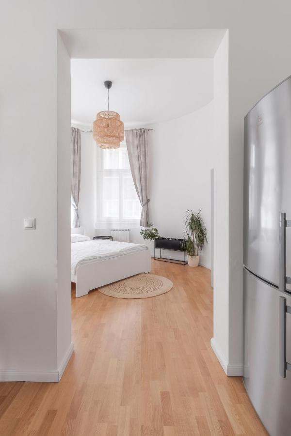 Luminous Apartment For 2 Near Wenceslas Square By Prague Days Екстер'єр фото